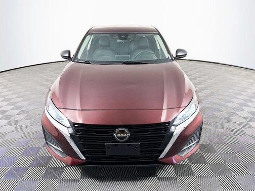 Garnet Pearl Me 2024 Nissan Altima 2.5 SV