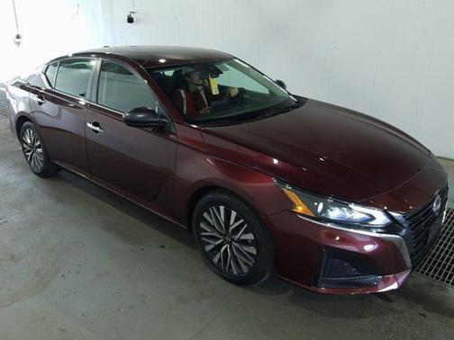 Garnet Pearl Me 2024 Nissan Altima 2.5 SV