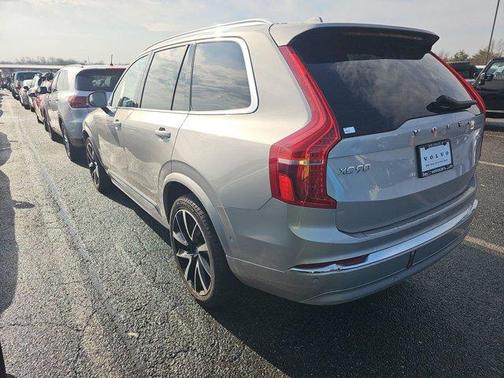 2023 Volvo XC90 B5 Plus