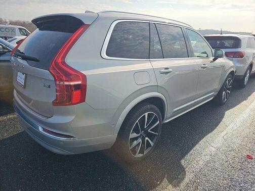 2023 Volvo XC90 B5 Plus