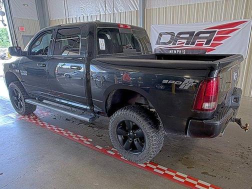 Brilliant Black Crystal Pearlcoat 2016 RAM 1500 Sport
