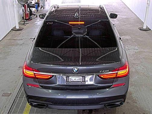 2016 BMW 740 i