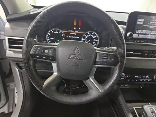 2024 Mitsubishi Outlander ES