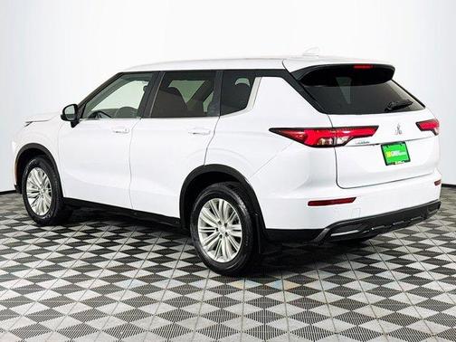 2024 Mitsubishi Outlander ES