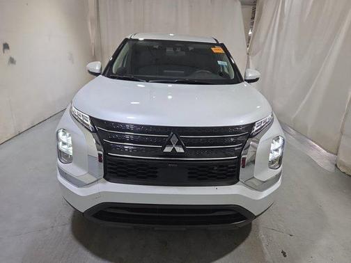 2024 Mitsubishi Outlander ES