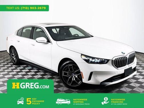 Alpine White 2026 BMW 530 i
