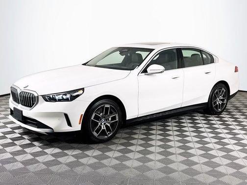 Alpine White 2026 BMW 530 i