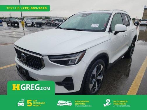 Crystal White Metallic 2023 Volvo XC40 B4 Plus Bright Theme