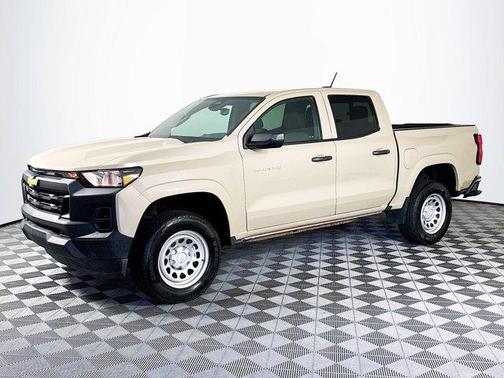Sand Dune Metallic 2024 Chevrolet Colorado WT