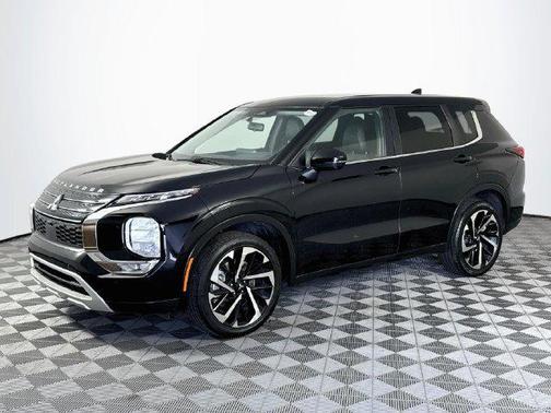 Black Diamond 2023 Mitsubishi Outlander SE Black Edition