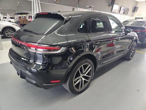 2023 Porsche Macan Base