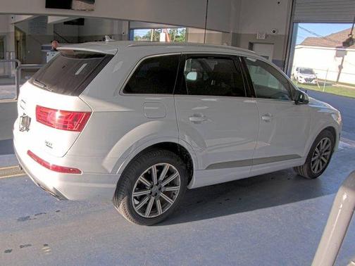 Glacier White Metallic 2018 Audi Q7 3.0T Prestige
