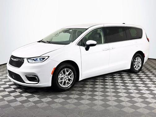 2023 Chrysler Pacifica Touring-L