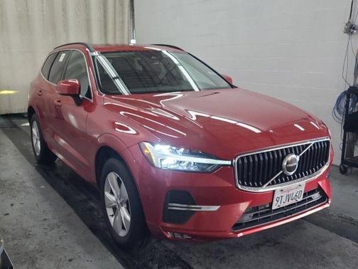 2022 Volvo XC60 B5 Momentum