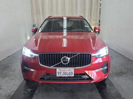 2022 Volvo XC60 B5 Momentum