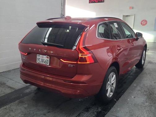 2022 Volvo XC60 B5 Momentum