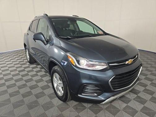 Shadow Gray Metallic 2022 Chevrolet Trax LT
