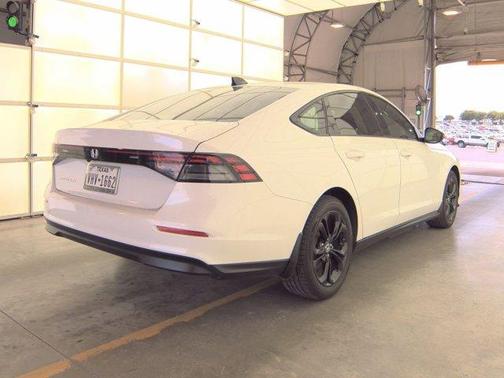 Platinum White Pearl 2025 Honda Accord SE