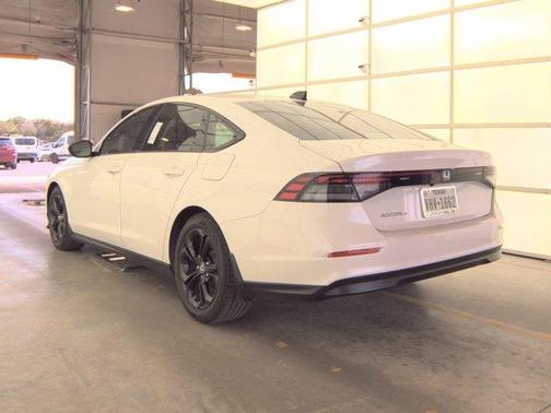 Platinum White Pearl 2025 Honda Accord SE