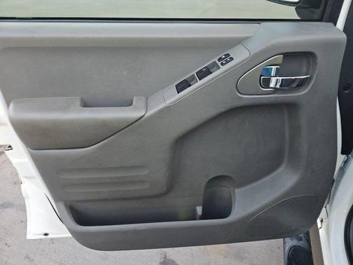 Glacier White 2020 Nissan Frontier SV