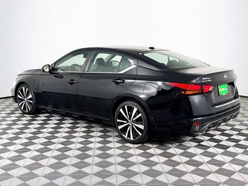 Black 2022 Nissan Altima 2.5 SR