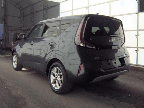 Gravity Gray 2023 Kia Soul LX