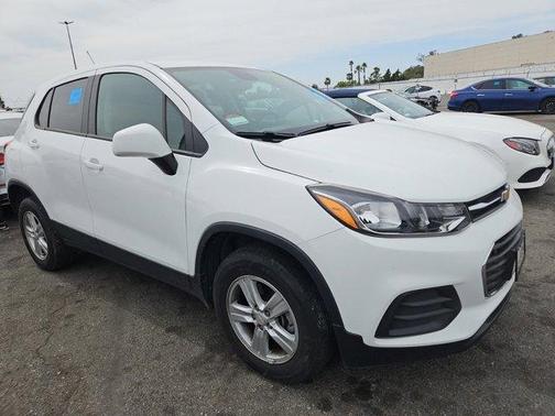 Summit White 2022 Chevrolet Trax LS