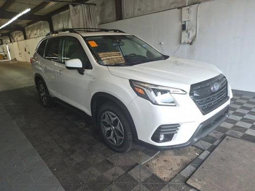 Crystal White Pearl 2024 Subaru Forester Premium