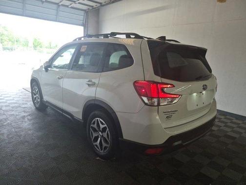 Crystal White Pearl 2024 Subaru Forester Premium