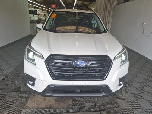 Crystal White Pearl 2024 Subaru Forester Premium