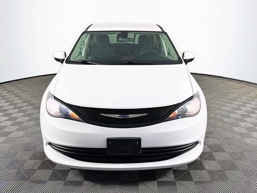 2020 Chrysler Voyager L