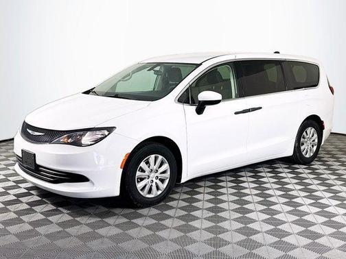 2020 Chrysler Voyager L