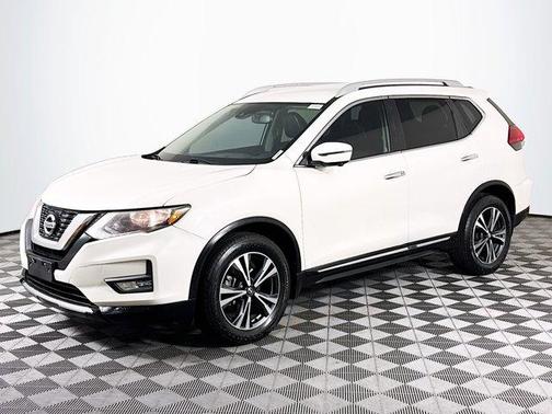White 2017 Nissan Rogue SL