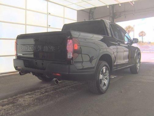 Crystal Black Pearl 2025 Honda Ridgeline RTL
