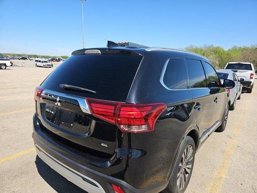 2020 Mitsubishi Outlander LE