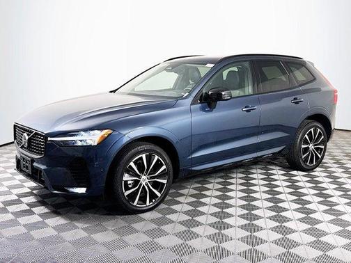 2023 Volvo XC60 B5 Plus Dark Theme