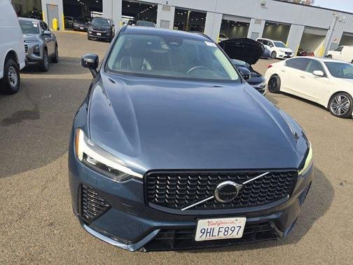 2023 Volvo XC60 B5 Plus Dark Theme