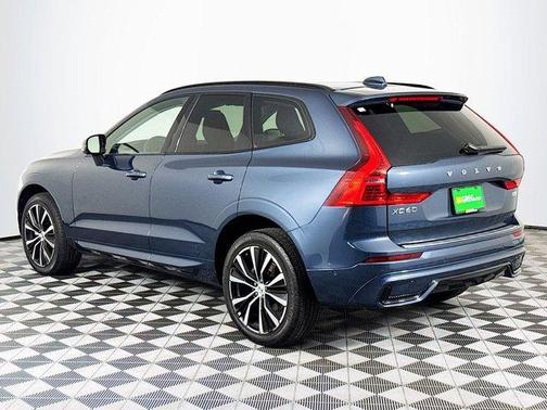 2023 Volvo XC60 B5 Plus Dark Theme