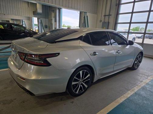 Brilliant Silver Metallic 2022 Nissan Maxima SV