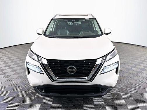 Pearl White Tri-Coat 2023 Nissan Rogue SL