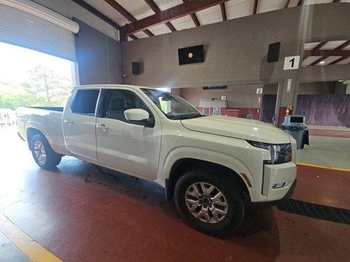 Glacier White 2023 Nissan Frontier SV