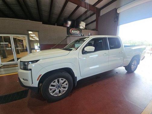Glacier White 2023 Nissan Frontier SV