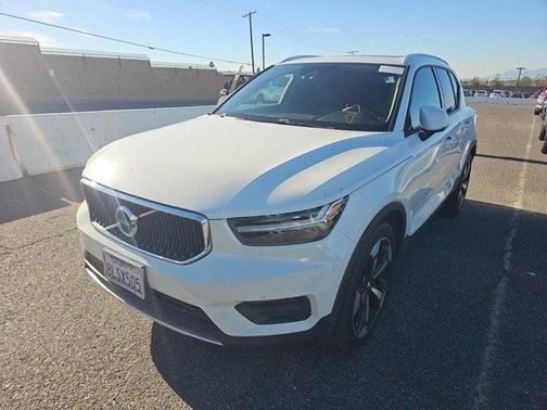 2020 Volvo XC40 T5 Momentum