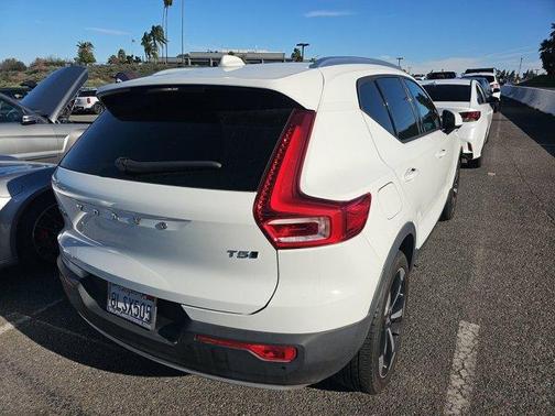 2020 Volvo XC40 T5 Momentum