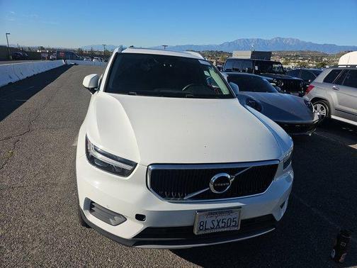 2020 Volvo XC40 T5 Momentum