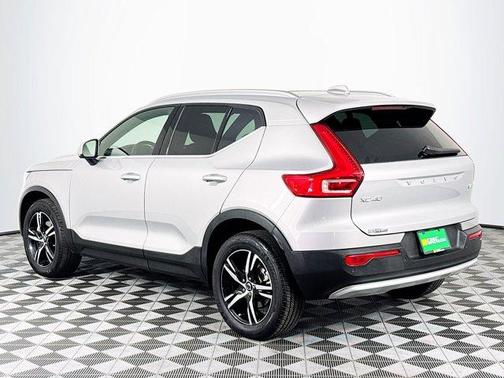 2025 Volvo XC40 B5 Core Bright Theme