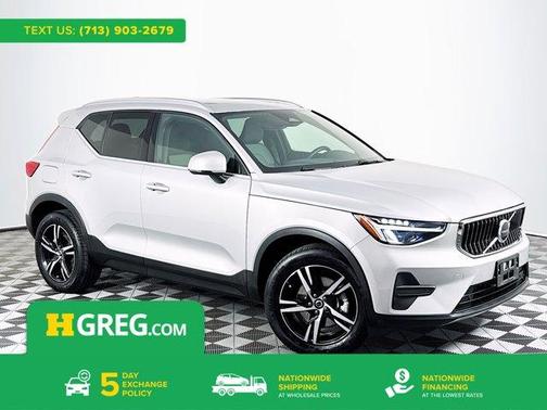 2025 Volvo XC40 B5 Core Bright Theme