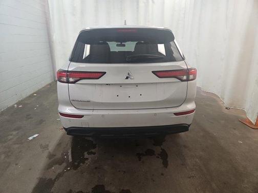 2024 Mitsubishi Outlander ES
