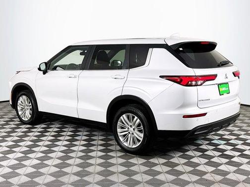 2024 Mitsubishi Outlander ES