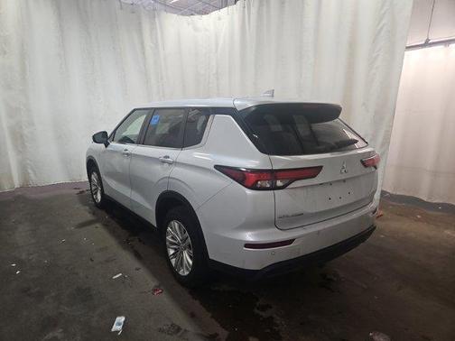 2024 Mitsubishi Outlander ES